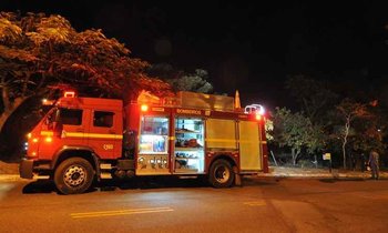 Incêndio começou em um descarte de lixo e mobilizou guarnições do 1º BBM alt